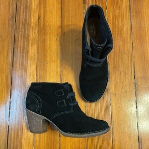 CLARKS Carleta Lyon Black Suede Lace Up Booties‎ Size 6